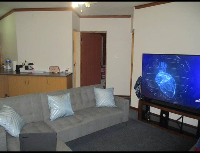 2 BEDROOM TOWNHOUSE FOR SALE IN UITSIG